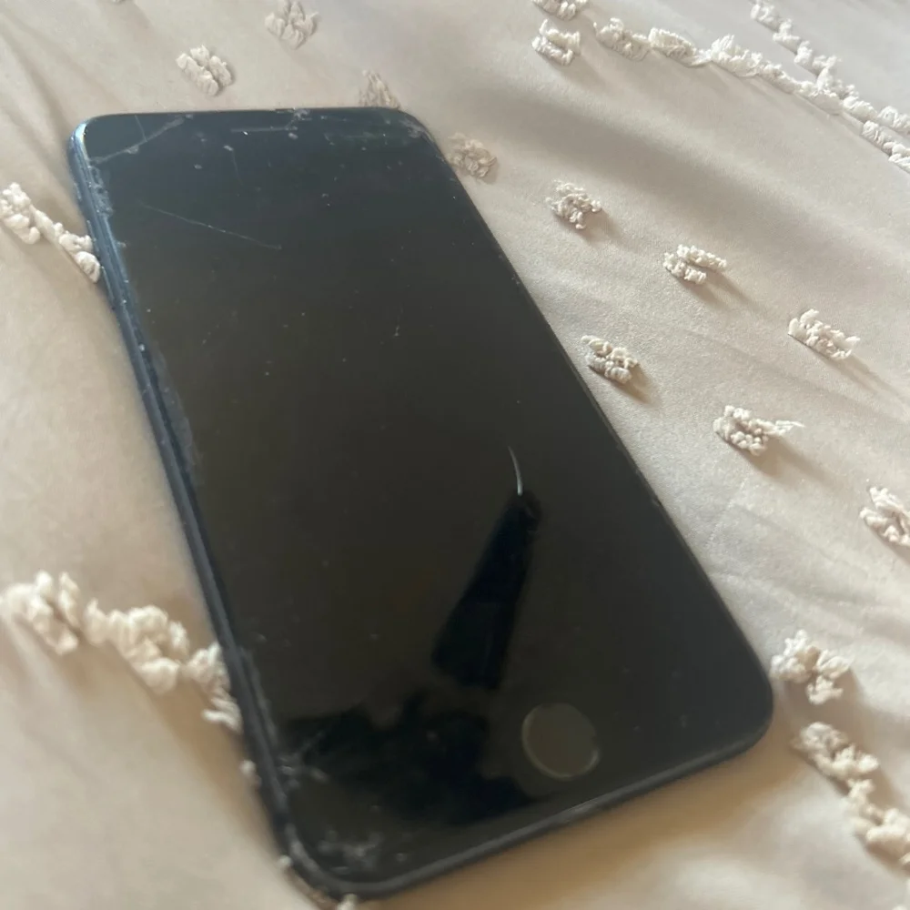 Iphone 8 plus cracked